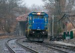 MEC 305 pushes a lone boxcar down the east leg of the wye 